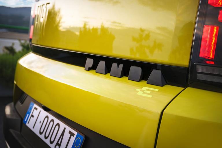 Fiat-Grande Panda-2025-1600-34