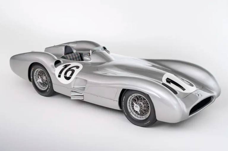 Mercedes-Benz-W-196-R-Stromlinienwagen-1954-fangio (5)